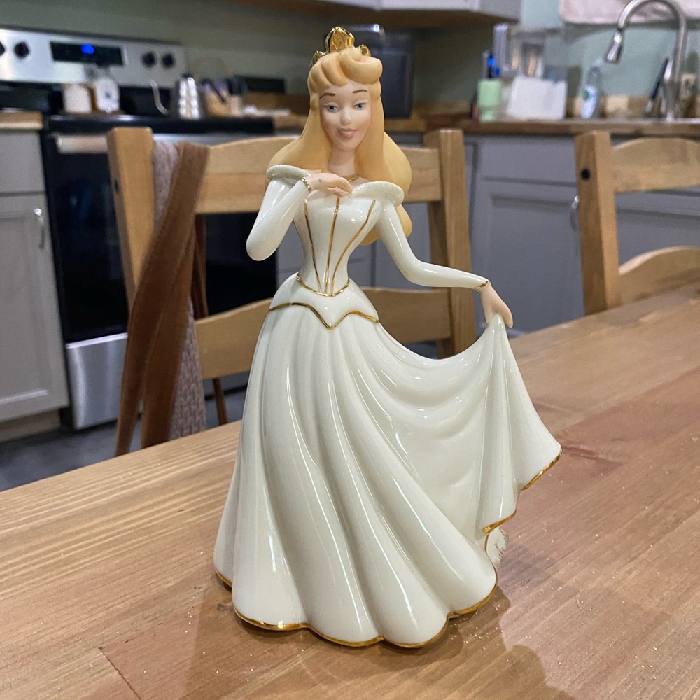 Sleeping Beauty Disney Showcase Collection Figurine